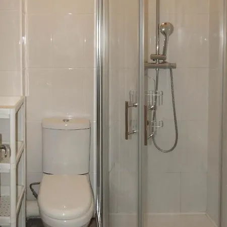 Central Apartment, Two Double Bedrooms *